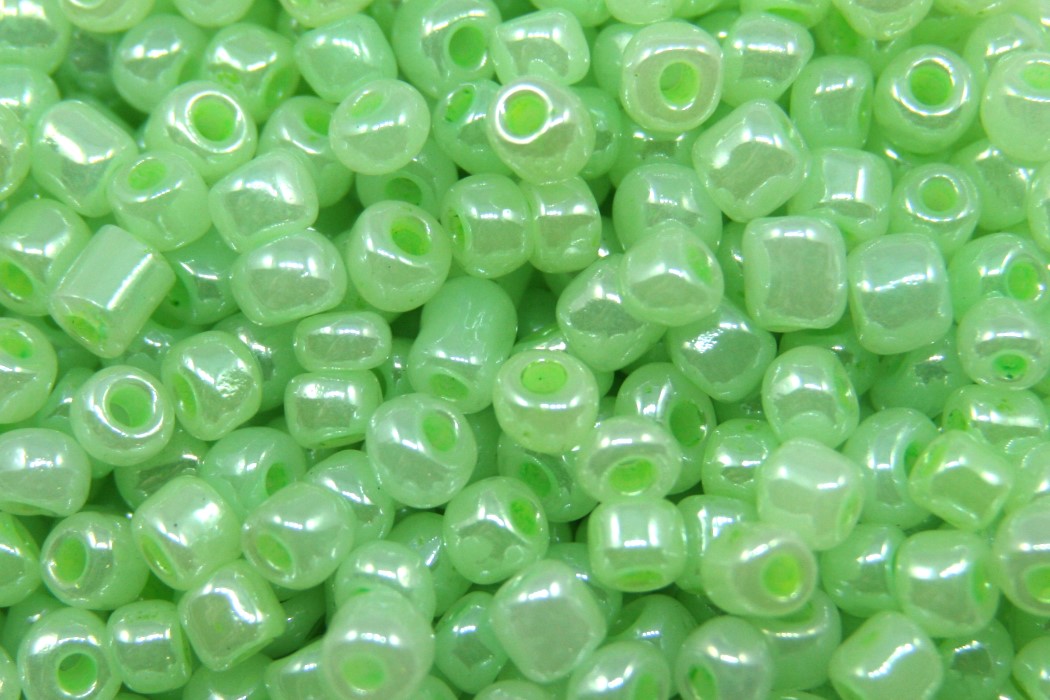 Seed beads, glass, shiny,  4mm, Pastel Green, 50 gr