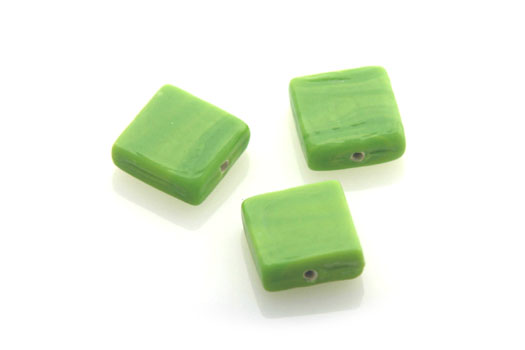 Vierkante platte ondoorzichtige kraal, groen, 20mm, 25 st